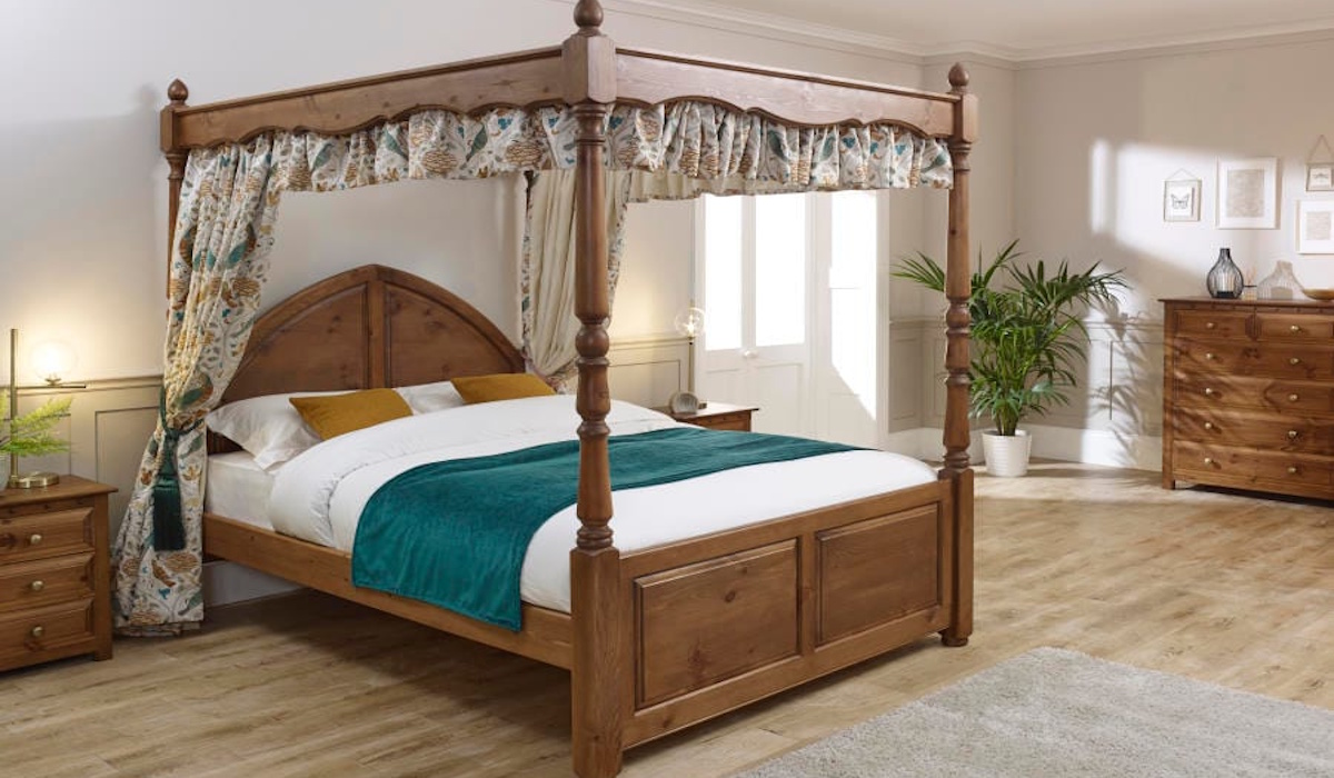 Traditional 4 Poster bed