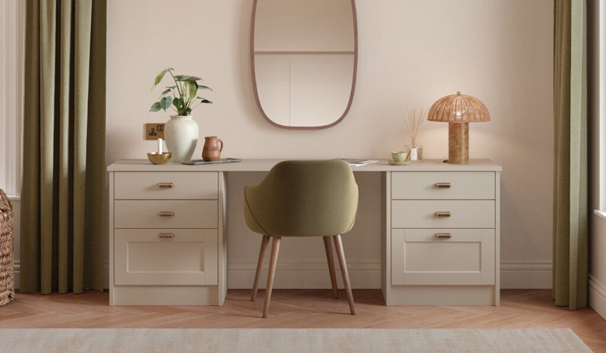 Free-Standing Dressing Table