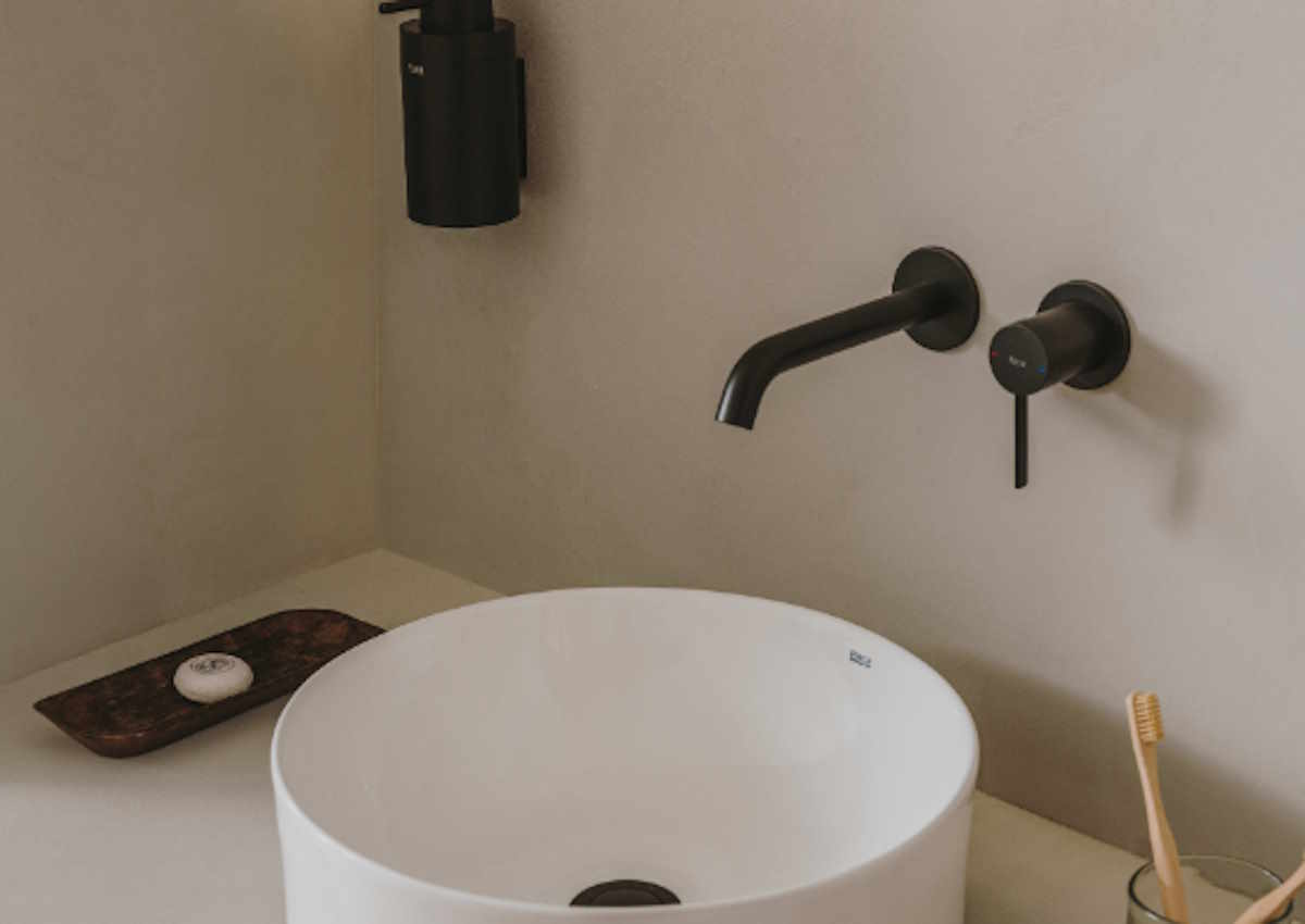 ona wall mounted basin mixer