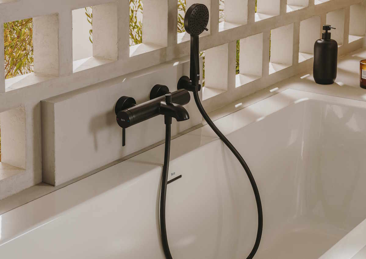 ona wall mounted bath shower mixer